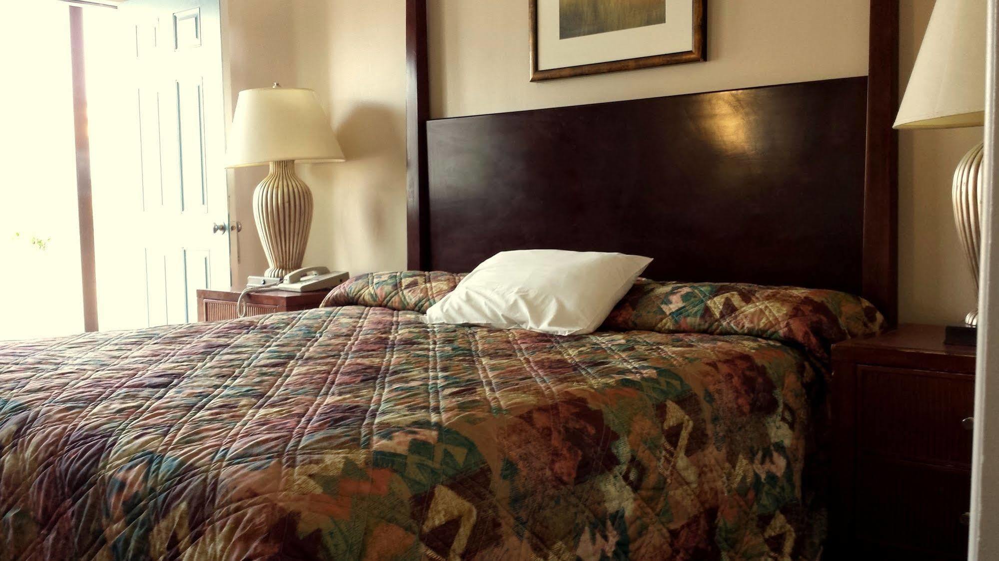 Executive Inn & Suites Lakeview Eksteriør billede